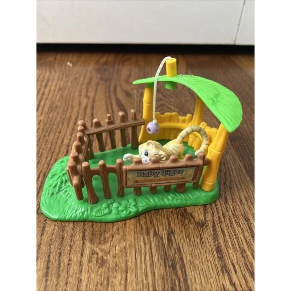 Vintage 1993 Littlest Pet Shop Zoo Nursery Baby Tiger - Picture 1 of 5
